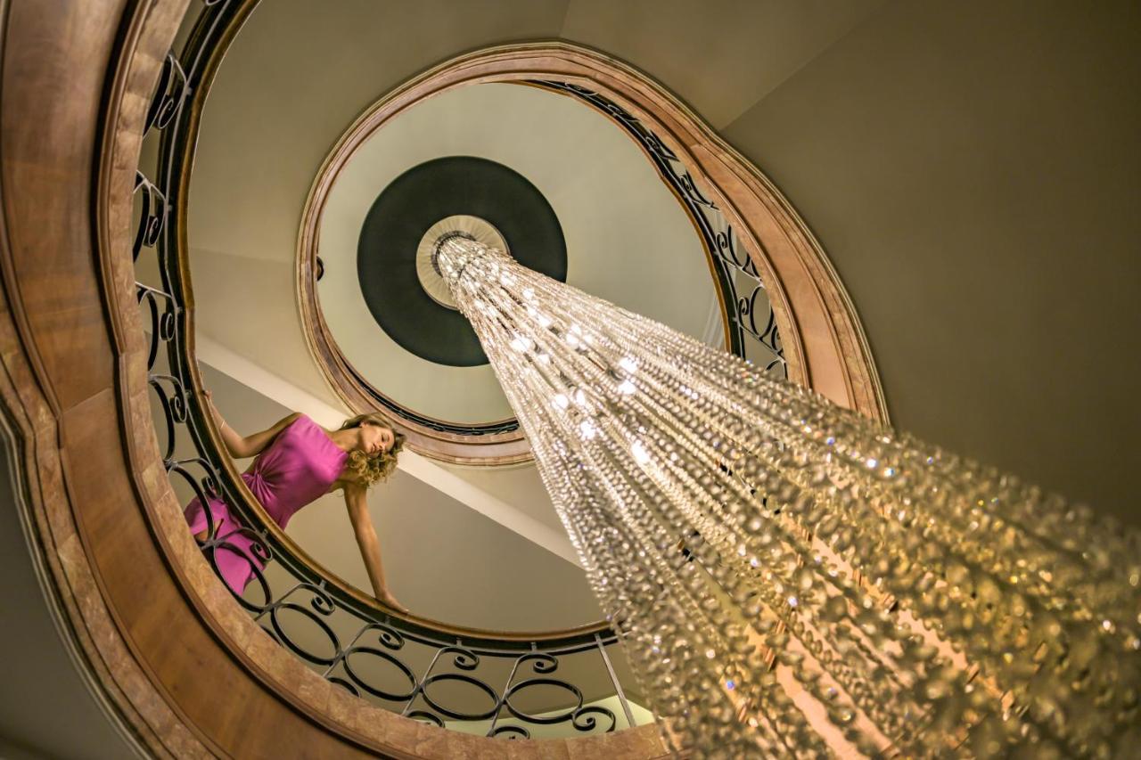 ホテル グランド ハイヤット アンマン エクステリア 写真 The spiral staircase