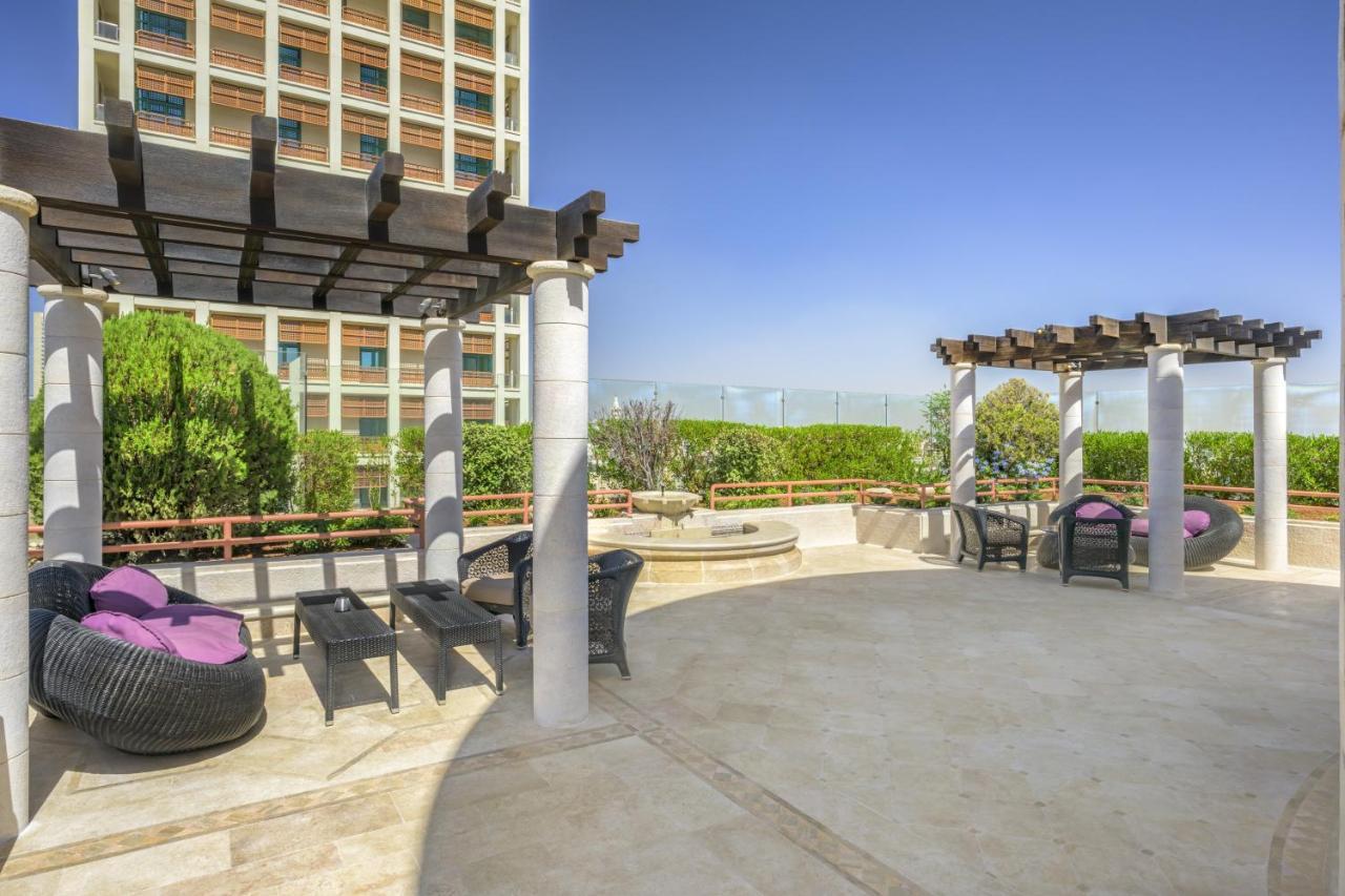 ホテル グランド ハイヤット アンマン エクステリア 写真 The rooftop pool at the W Hollywood