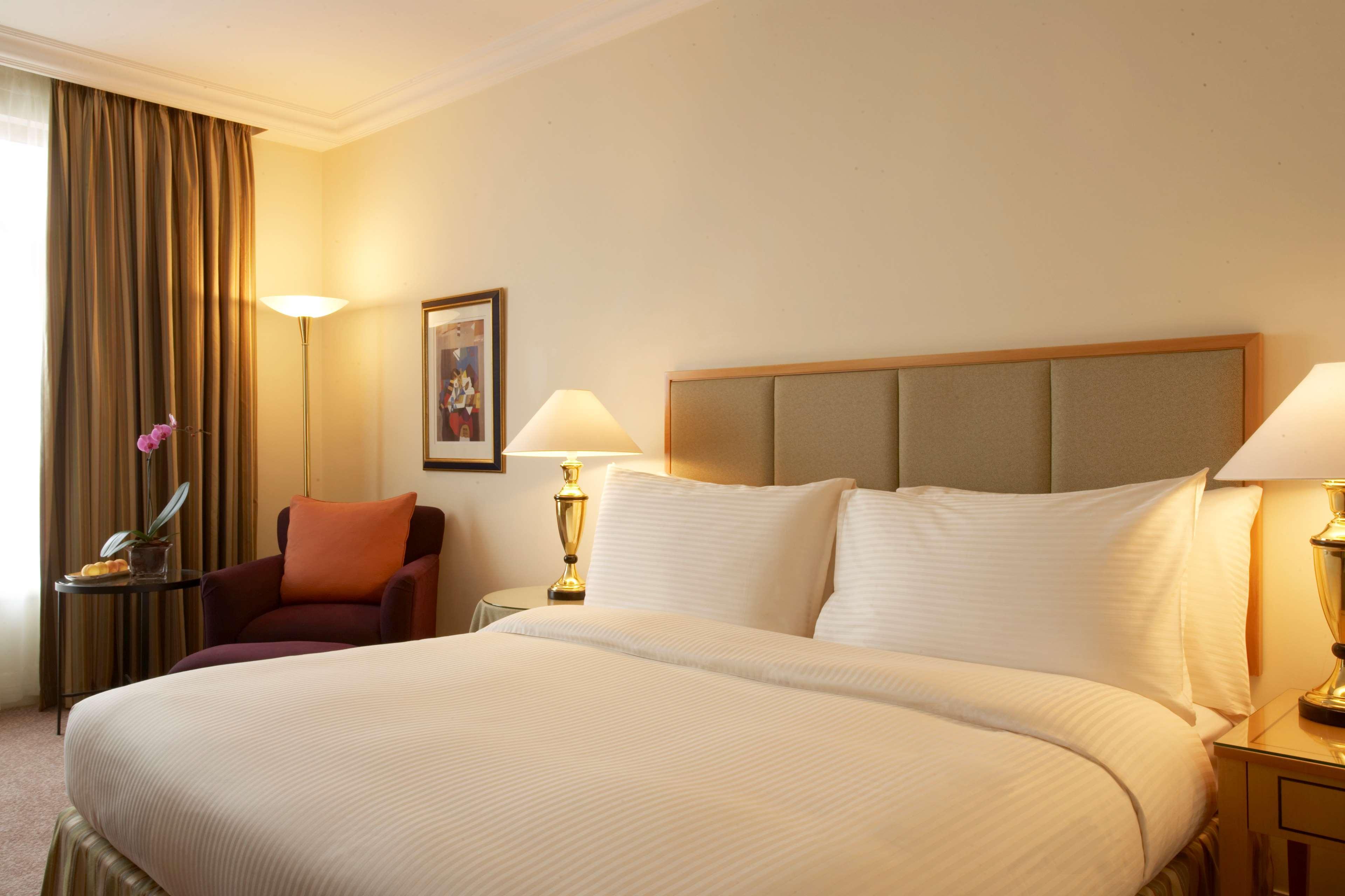ホテル グランド ハイヤット アンマン エクステリア 写真 A bedroom at the hotel