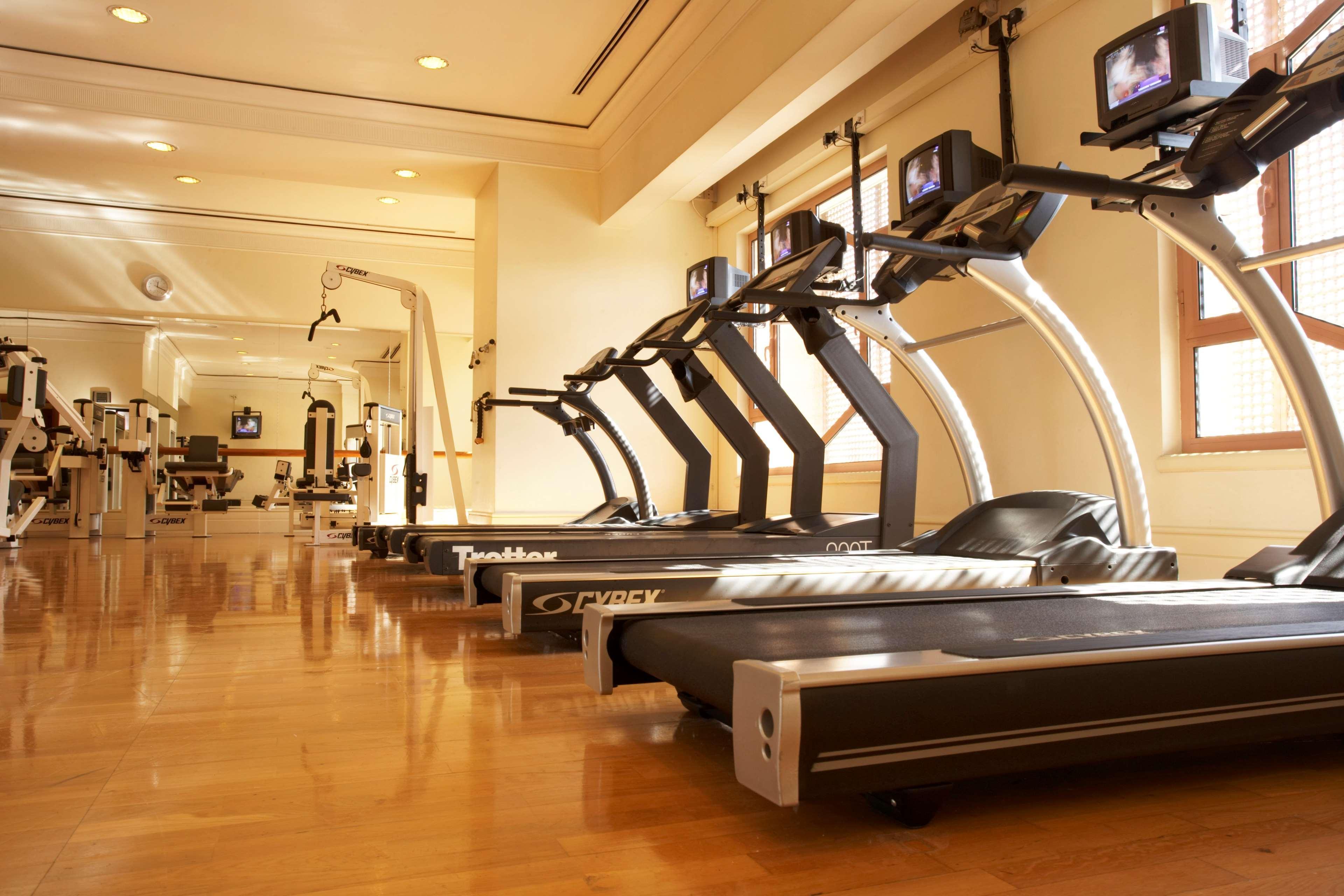 ホテル グランド ハイヤット アンマン エクステリア 写真 A row of treadmills