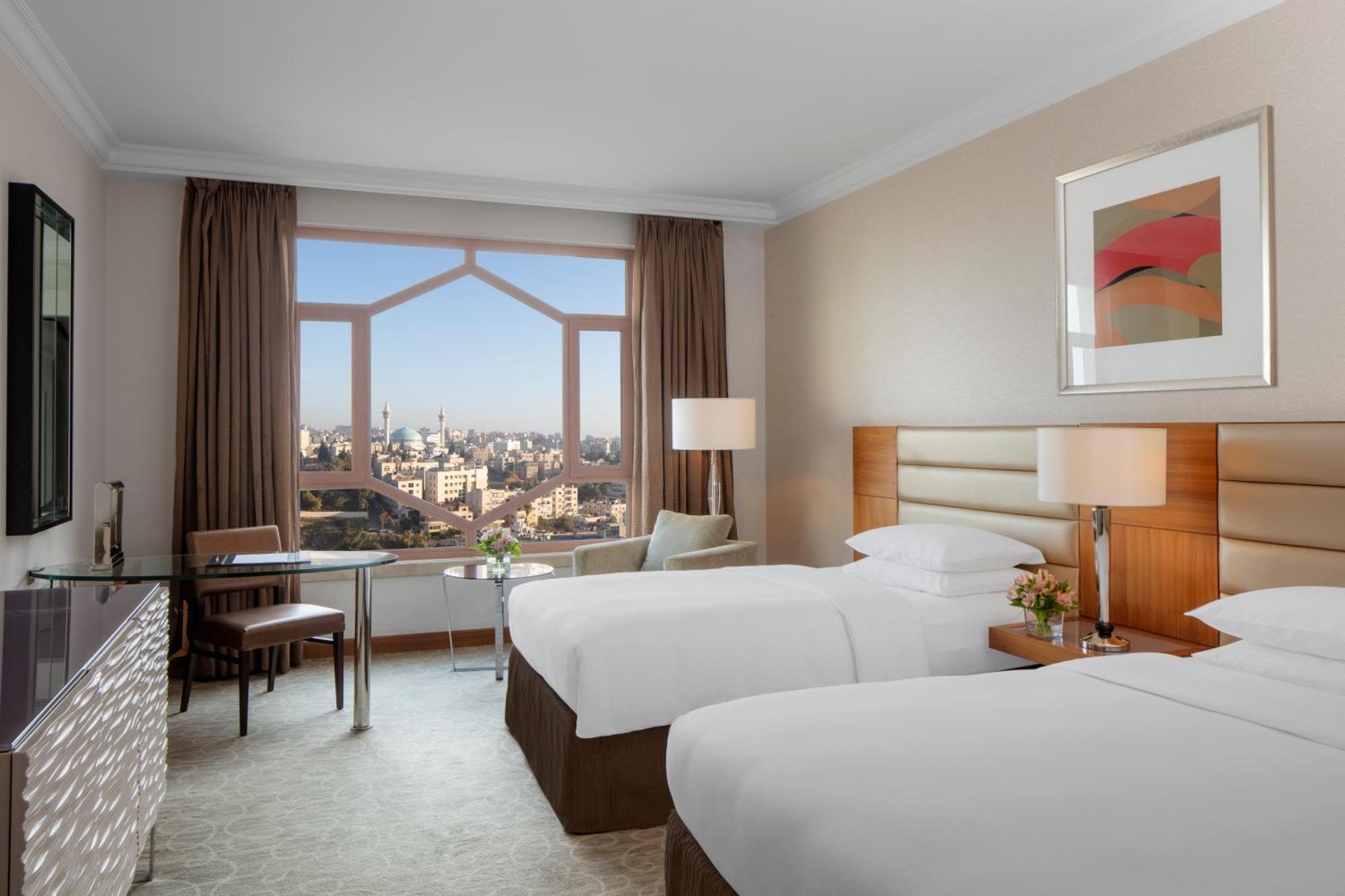 ホテル グランド ハイヤット アンマン エクステリア 写真 A room at the Conrad Hilton Jerusalem
